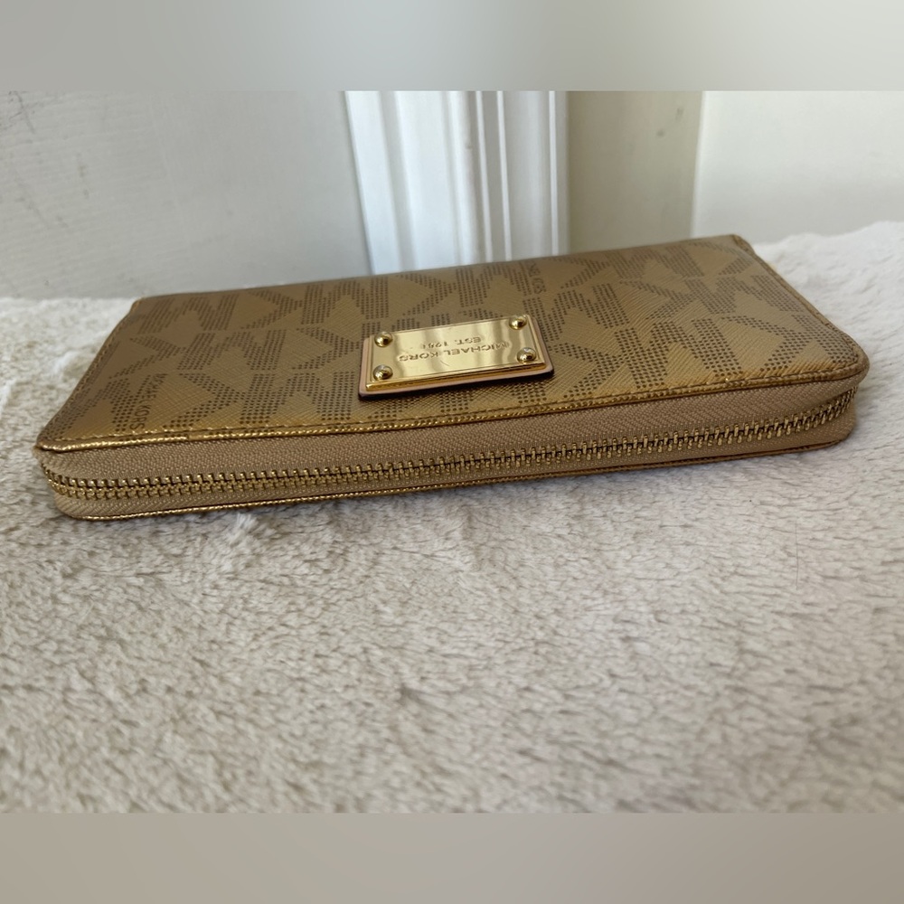 Michael Kors gold Metallic Wallet EUC - Picture 3 of 10